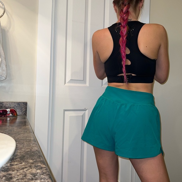 Green gym shark waterproof short - Picture 2 of 5